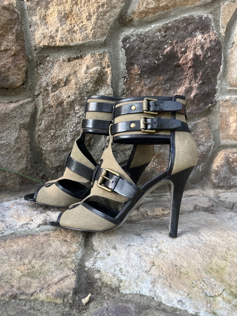 Woman’s shoes, worn once - Picture 3 of 6